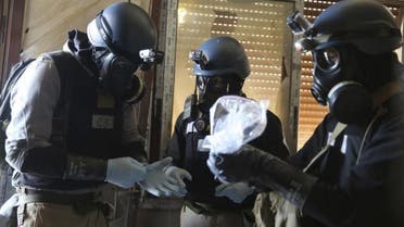  U.N. chemical weapons expert holds a plastic bag containing samples from one of the sites of an alleged chemical weapons attack in Ain Tarma, Syria. (File: Reuters)