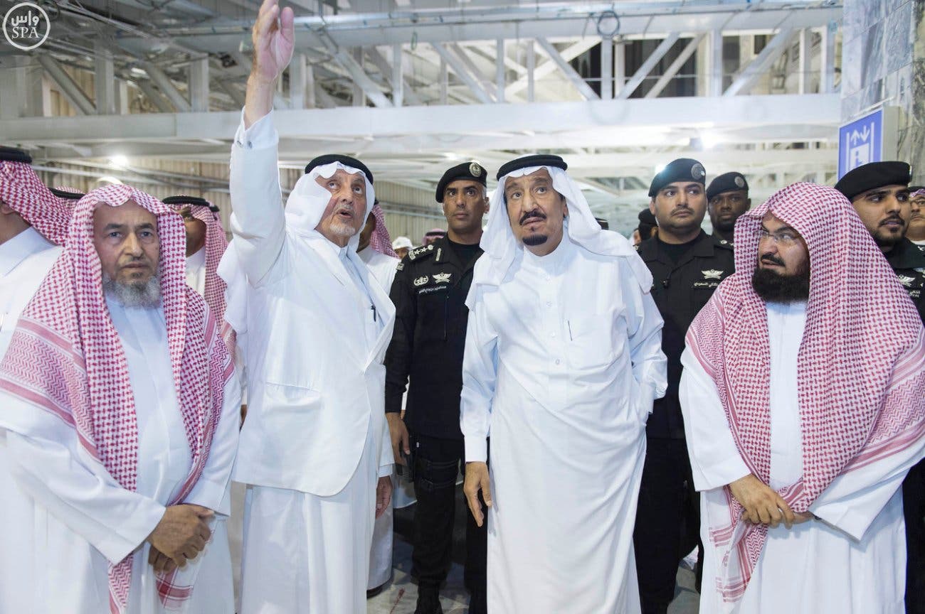 King Salman visits Grand Mosque day after crane collapses and kills 107 people. (Photo courtesy: SPA)