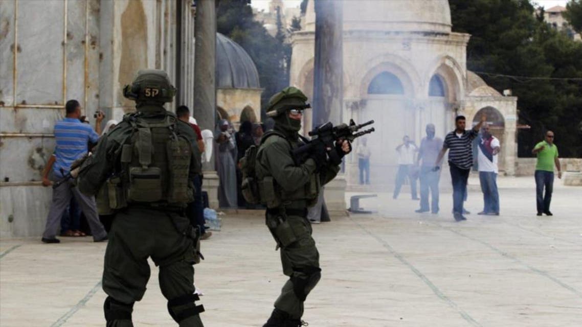 الجيش الاسرائيلي يطلق النار في ساحات الحرم في القدس