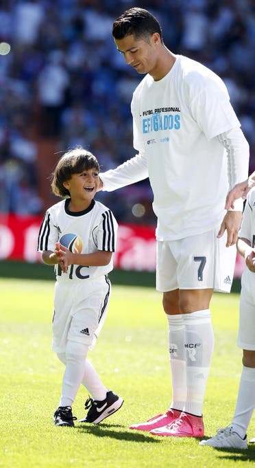 Real Madrid's Ronaldo hosts son of kicked Syria refugee