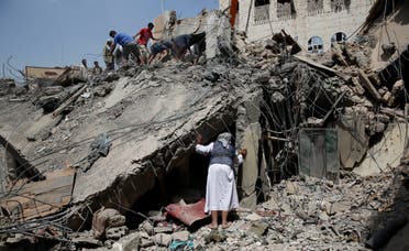 People search for survivors amid the rubble of houses destroyed in a Saudi-led airstrike in Sanaa, Yemen, Monday, Sept. 21, 2015. (AP Photo/Hani Mohammed)