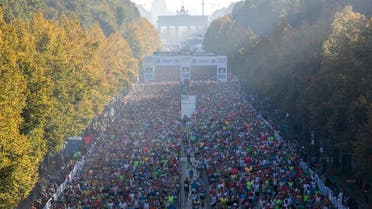 Runners start the 41st Berlin Marathon in Berlin, Germany, Sunday, Sept. 28, 2014. (AP Photo/Markus Schreiber)