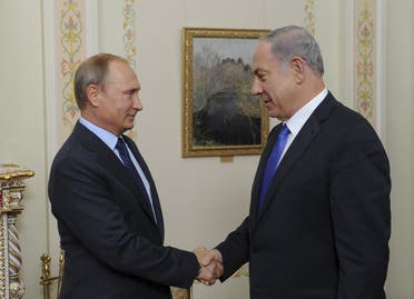Russian President Vladimir Putin (L) and Israeli Prime Minister Benjamin Netanyahu shake hands during their meeting at the Novo-Ogaryovo state residence outside Moscow, Russia, September 21, 2015. (Reuters)