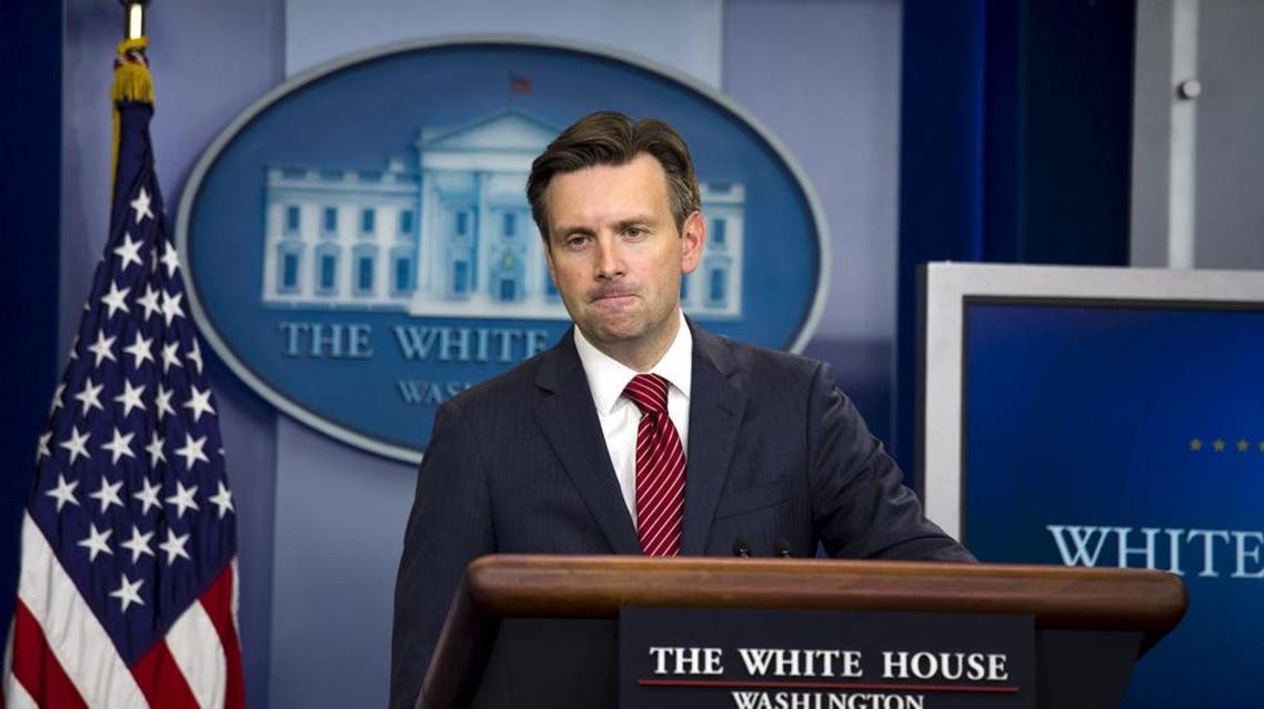 White House spokesman Josh Earnest speaks to reporters from the briefing room of the White House in Washington October 1, 2015. REUTERS