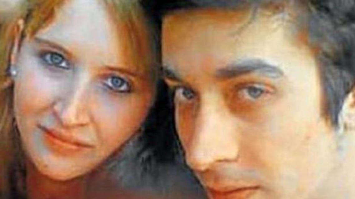 لياندرو وشريكته بالقتل، وهي أخته غير الشقيقة وعشيقته معاً