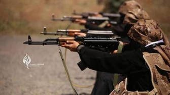 تصویری.. زنان پلیس برای جلوگیری از نفوذ حوثی‌ها در لباس زنان به تعز در یمن