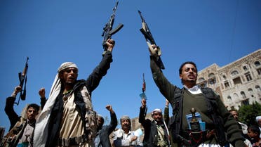 Shiite fighters, known as Houthis, holding their weapons chant slogans during a tribal gathering showing support to the Houthi movement in Sanaa, Yemen, Thursday, Oct. 22, 2015. (File photo: AP)