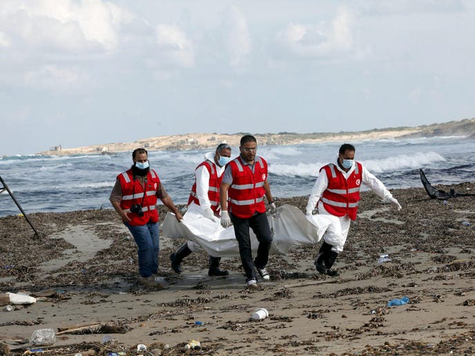 وفاة 12.. غرق مركب هجرة يحمل مصريين أمام سواحل ليبيا