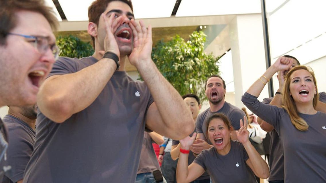 Dubai Apple Store opening (Photo: Peter Harrison)