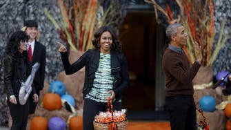 Mr. and Mrs. Obama welcome Halloween trick-or-treaters 