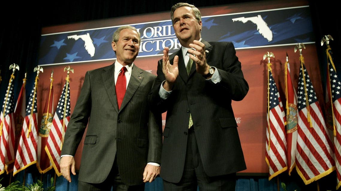 U.S. President George W. Bush (L) is introduced by his brother, Florida Governor Jeb Bush, at a fundraiser in Orlando, Florida February 17, 2006. Reuters