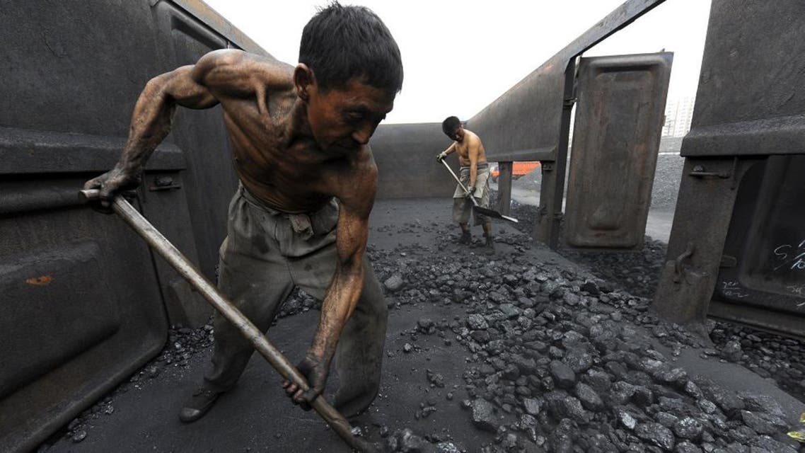 Workers unload coal at a storage site along a railway station in Hefei, Anhui province. (File photo: Reuters)