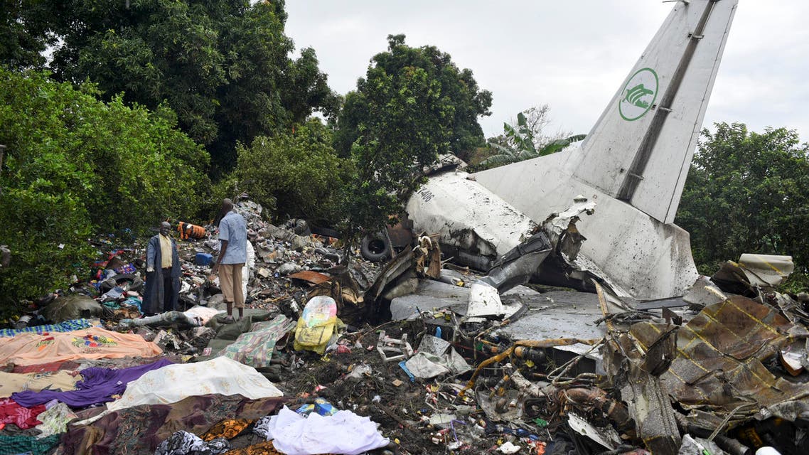 Responders pick through the wreckage of a cargo plane which crashed in the capital Juba, South Sudan Wednesday, Nov. 4, 2015. (AP)