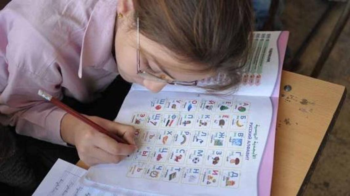 طلاب اللاذقية يتعلمون الأبجدية الروسية