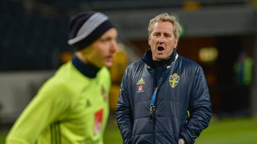  Sweden's coach Erik Hamrén (R) directs a training session Friday Nov. 13, 2015, ahead of the Euro 2016 play-off match Sweden vs Denmark in Stockholm, at Friends Arena on upcoming Saturday. (Jonas Ekstromer / TT via AP) SWEDEN OUT