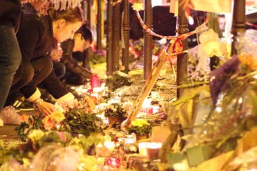 Paris attack mourners place de la republique (Asma Ajroudi/ Al Arabiya News)