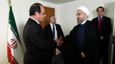  French President Francois Hollande (L) welcomes his Iranian counterpart Hassan Rouhani for a meeting during the 70th UN General Assembly on September 27, 2015, in New York. AFP PHOTO/POOL/ALAIN JOCARD