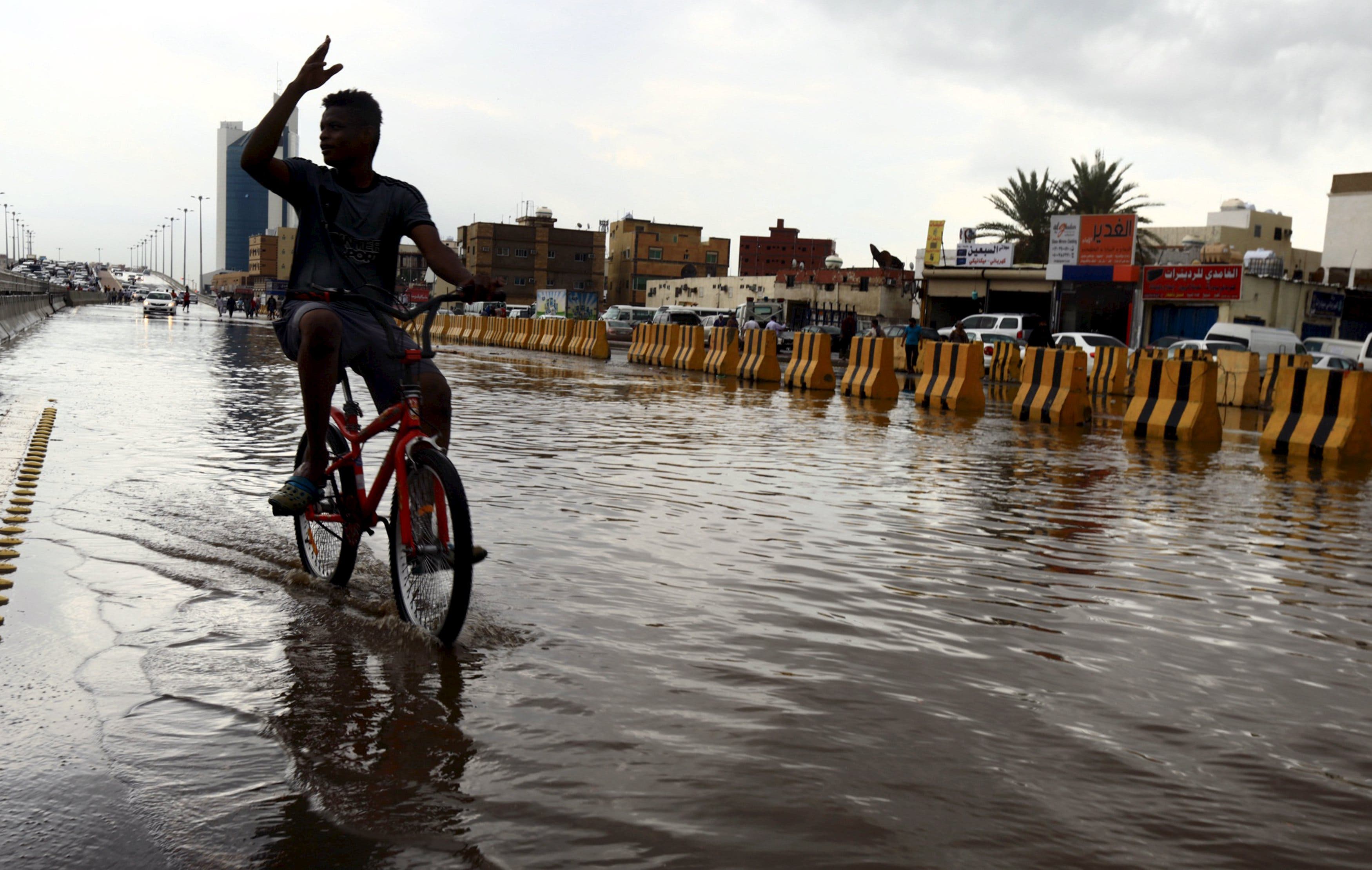 Torrential rain wreaks havoc in Jeddah and Makkah - Al Arabiya English