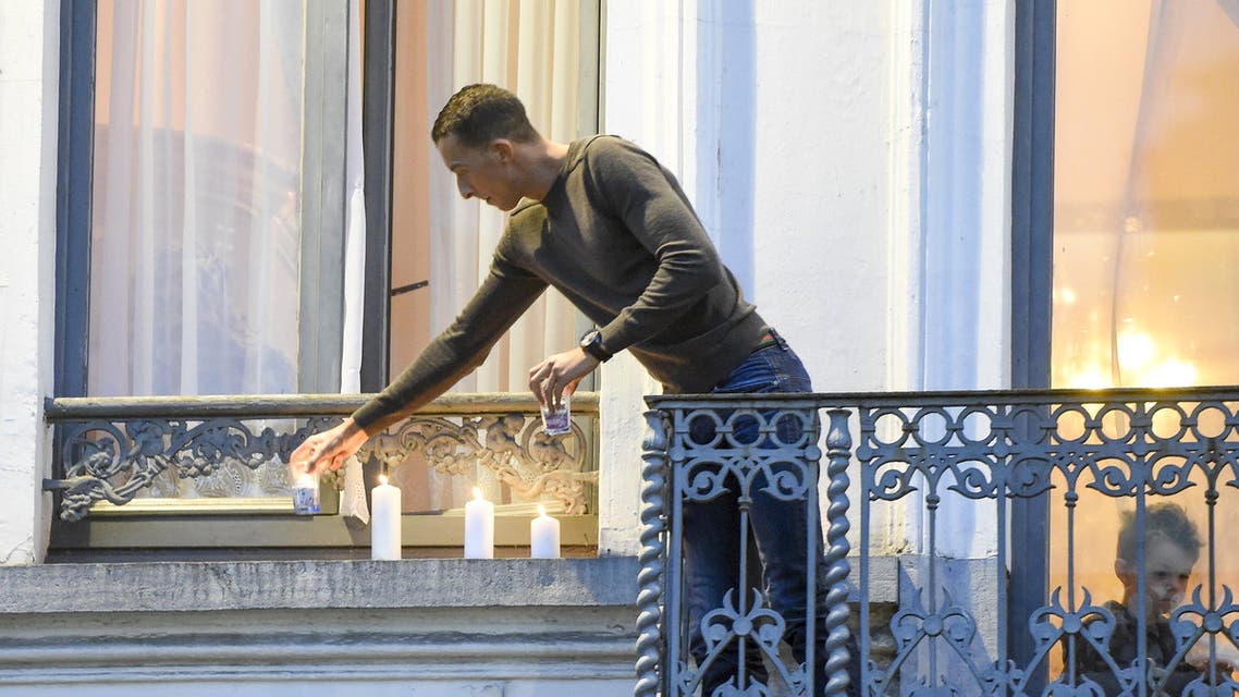 Mohamed Abdeslam, brother of Ibrahim Abdeslam, an attacker who died in the Paris assault, places candles on the balcony of his house in the Brussels suburb of Molenbeek during a memorial gathering to honour the victims of the recent deadly Paris attacks, in Brussels, Belgium, November 18, 2015. REUTERS/stringer BELGIUM OUT. NO COMMERCIAL OR EDITORIAL SALES IN BELGIUM. FOR EDITORIAL USE ONLY. NO RESALES. NO ARCHIVE.