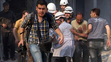 Zein Al-Rifai (C), pictured April 27, 2014 at work among medics rescuing wounded following air strikes by government forces in Aleppo. (File photo: AFP)