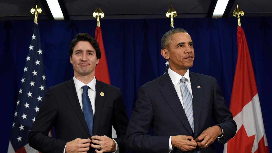  U.S. President Barack Obama, right, and Canada’s Prime Minister Justin Trudeau stand up following their bilateral meeting at the Asia-Pacific Economic Cooperation summit in Manila, Philippines, Thursday, Nov. 19, 2015. (AP Photo/Susan Walsh)