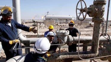 Oil workers seen at the West Qurna field in the Basra region, 550 kilometers (340 miles) southeast of Baghdad, Iraq, Sunday Nov. 28, 2010. (File photo: AP)
