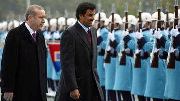 Turkish President Recep Tayyip Erdogan and Qatar's Emir Sheikh Tamim bin Hamad Al-Thani, right, inspect a military honour guard at the new presidential palace in Ankara, Turkey, Friday, Dec. 19, 2014. (AP)