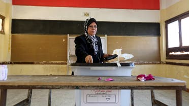 A woman casts her vote at a school used as a polling station during the second phase of the parliamentary election runoff at the Shubra area of Cairo, Egypt, December 1, 2015. REUTERS