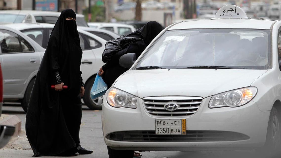 Saudi women board a taxi in Riyadh, Saudi Arabia, Tuesday, May 24, 2011. (AP)