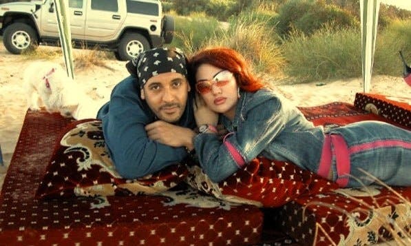 صورة أرشيفية لهنيبعل وزوجته عارضة الأزياء السابقة