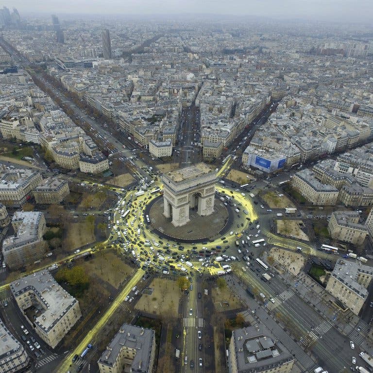 "باريس نحبك" حملة تضامن مع السياحة في #فرنسا 