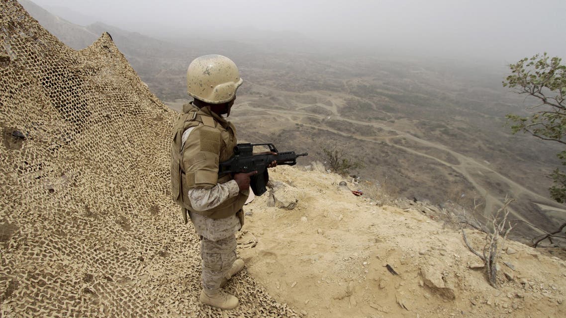A Saudi soldier takes up a position at the Saudi border with Yemen April 13, 2015. REUTERS/Faisal Al Nasser