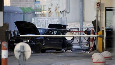 Israeli police forensic experts examine a car used by a Palestinian man in what an Israeli police spokesman said was a car ramming attack at the Qalandiya checkpoint between Jerusalem and the West Bank, December 18, 2015 (Reuters)