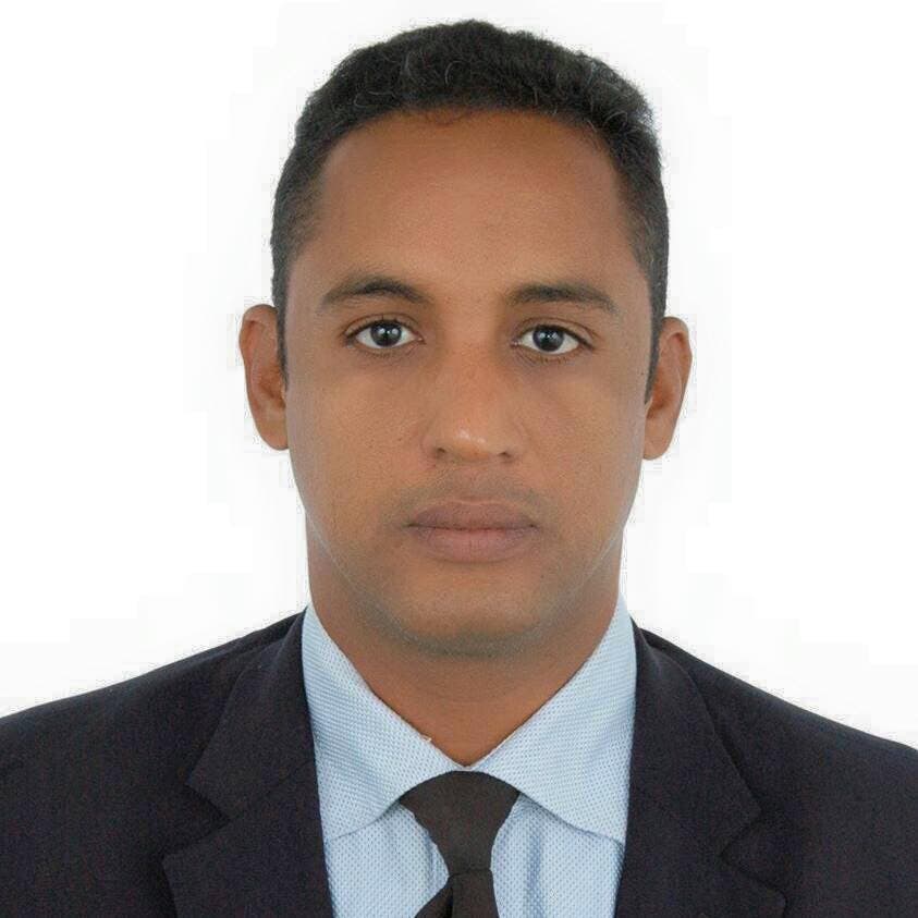 الصحفي احمد ولد الطالب الذي نجا في الحادث
