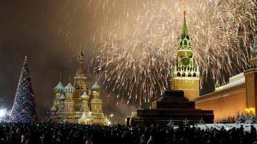 Russians celebrate the New Year on Red Square in Moscow, with the Kremlin in the background, right, and St. Basil's cathedral in background, left, Friday, Jan. 1, 2010. (File photo: AP)