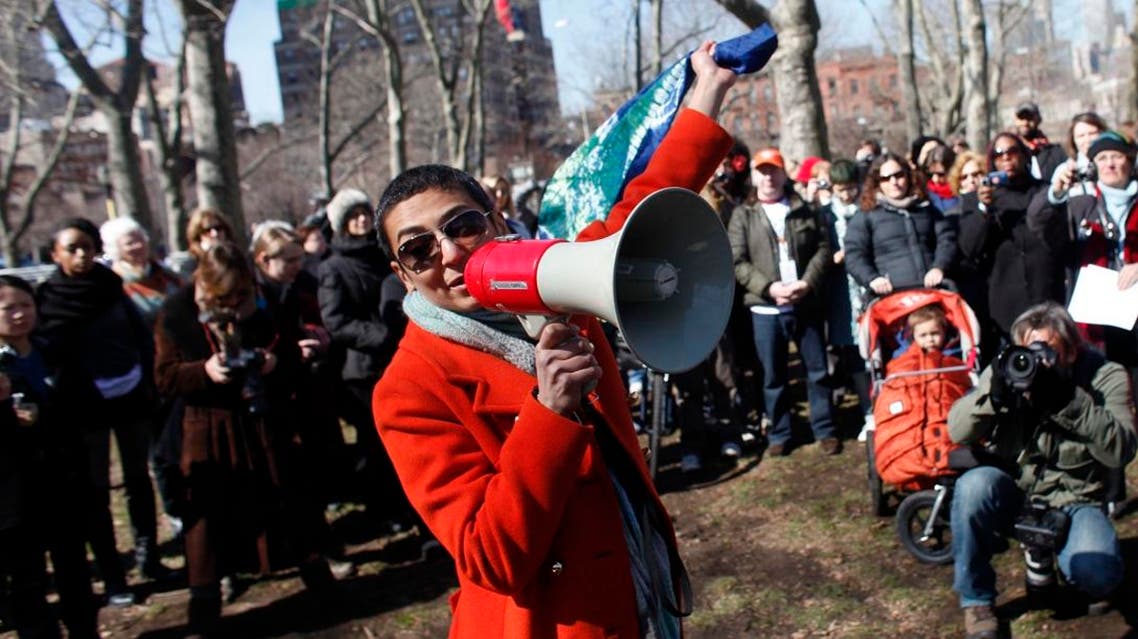 Women For Women founder and CEO Zainab Salbi rallies participants before a peace march across the Brooklyn Bridge, organized by Women For Women in collaboration with Google. (File photo: AP)