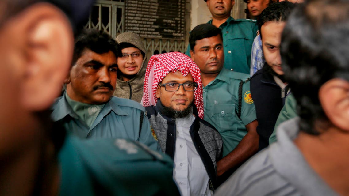 Bangladeshi policemen in olive green uniforms, escort defendants, in civil dress, from a court after a verdict in Dhaka, Bangladesh, Thursday, Dec. 31, 2015. (AP)