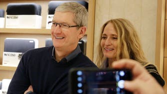 Apple paid CEO Tim Cook $10.3 mln in 2015