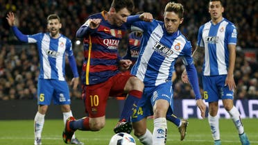 Lionel Messi (L) eludes Espanyol's Antonio Raillo. REUTERS