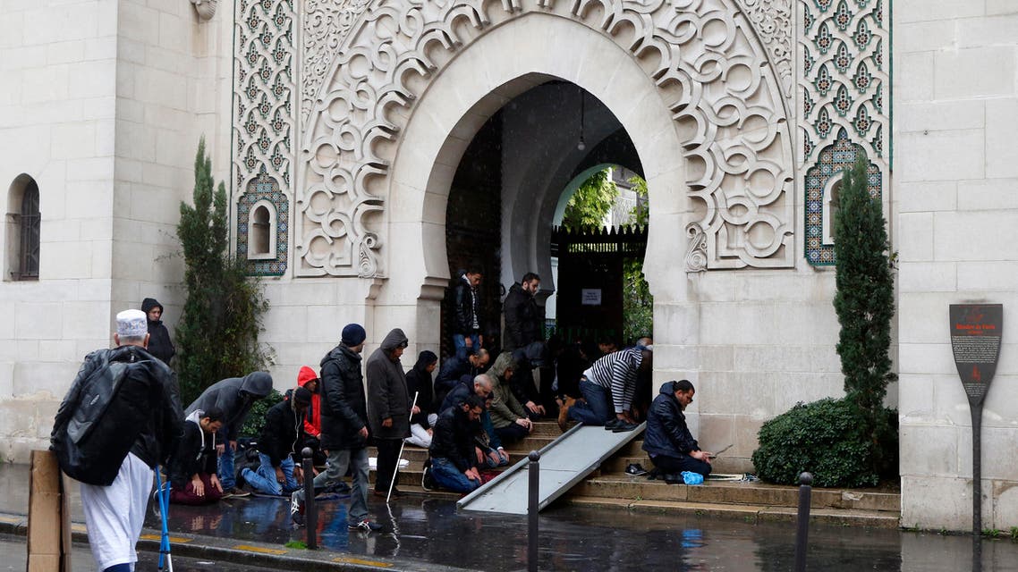 Muslims pray by the entrance of the Great Mosque of Paris during the Friday priest, in Paris, France, Friday, Nov. 20, 2015 one week after the Paris attacks. France called Friday on its European Union partners to take immediate and decisive action to toughen the bloc's borders and prevent the entry of more violent extremists. (AP Photo/Francois Mori)
