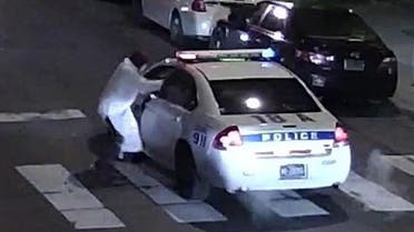   This image obtained January 8, 2016 from the Philadelphia Police Department, shows a suspect shooting into a police car on January 7, 2016 (AFP Photo/)