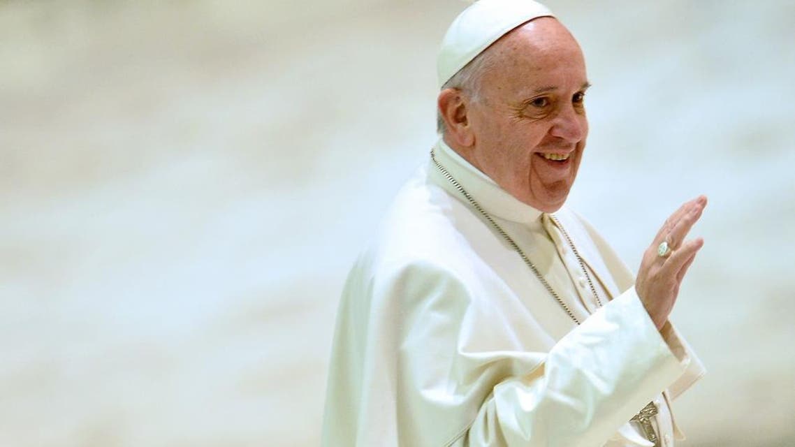 Pope Francis arrives for his weekly general audience at the Vatican on January 20, 2016. / AFP / TIZIANA FABI