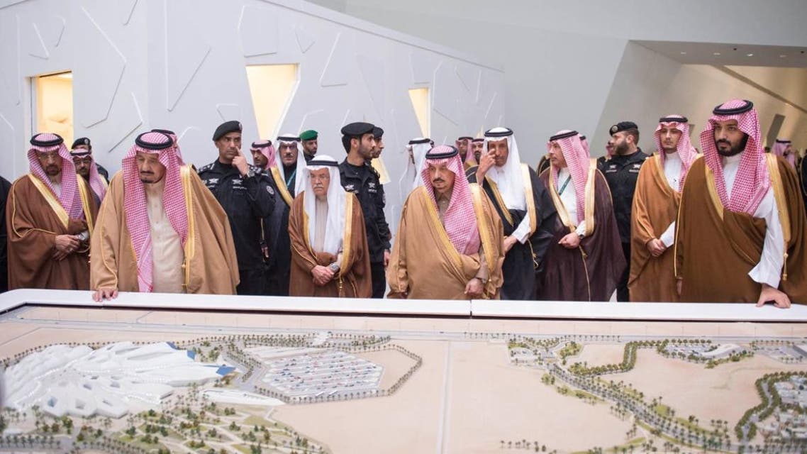 الملك سلمان يفتتح مركز الملك عبدالله للبحوث البترولية
