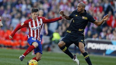 Atletico Madrid's Luciano Vietto, left, tussles for the ball with Sevilla's Steven N'Zonzi during a Spanish La Liga soccer match between Atletico Madrid and Sevilla at the Vicente Calderon stadium in Madrid, Sunday, Jan. 24, 2016. (AP)