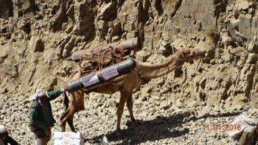 Smuggling supplies into Taez (Photo courtesy: Essam al-Batraa)