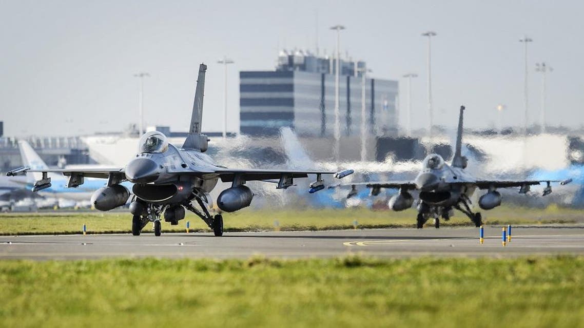 Two F-16 fighter jets from the Dutch Air Force land during a drill in Amsterdam, on Jan 26, 2016. (Photo: AFP)