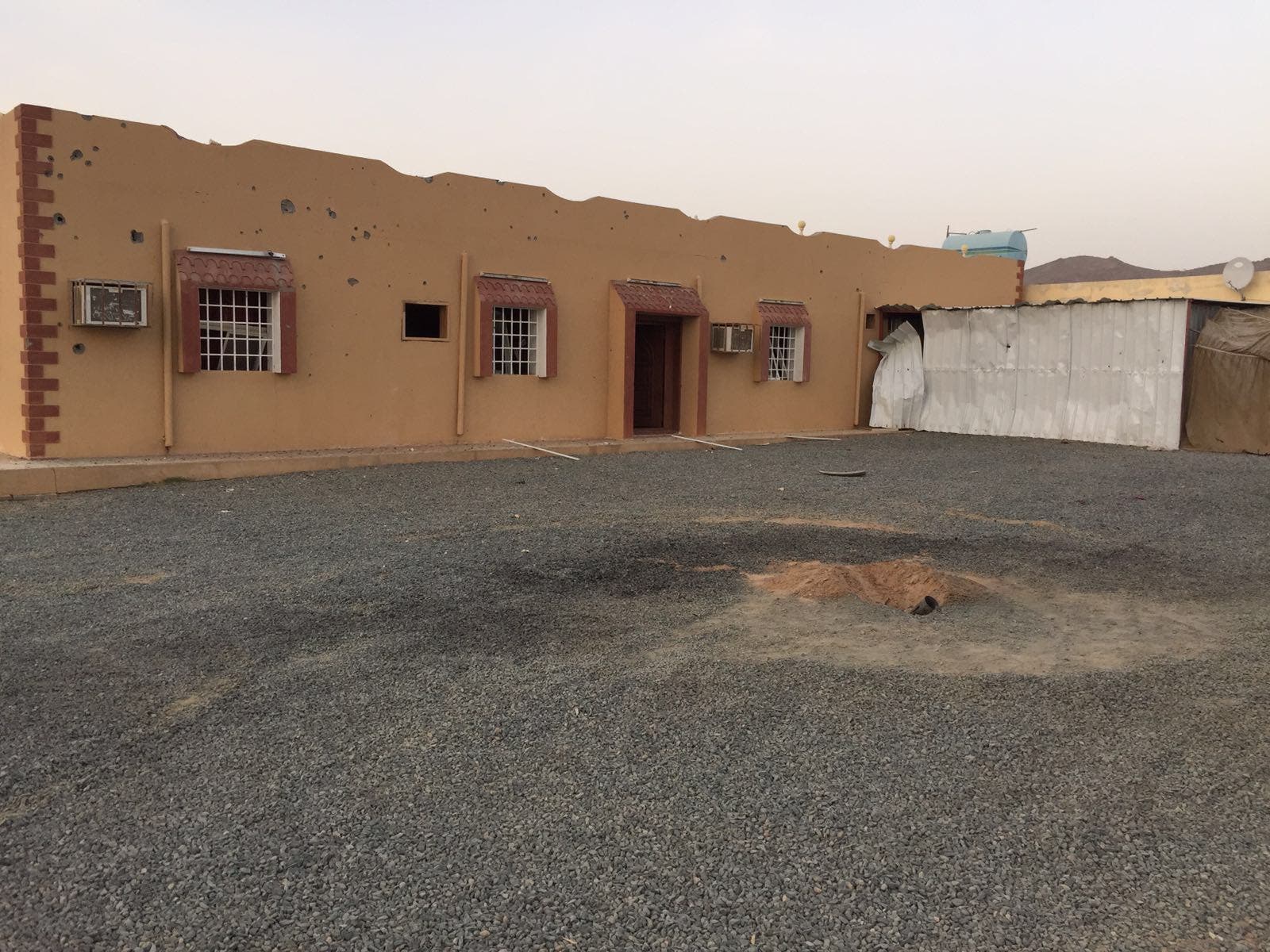نجران.. استشهاد طفل وإصابة ٩ من عائلته بقذيفة حوثية