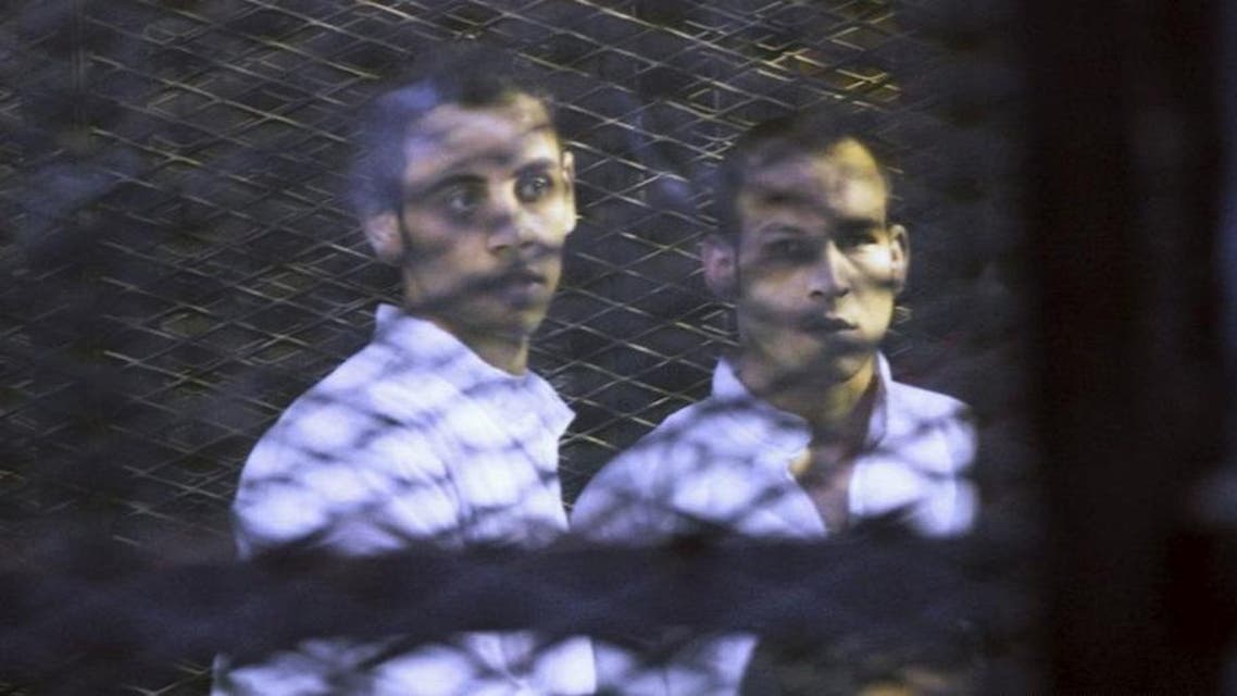 Defendants react as they are seen behind bars during their hearing at a court in Cairo, April 20, 2015. (File photo: Reuters)