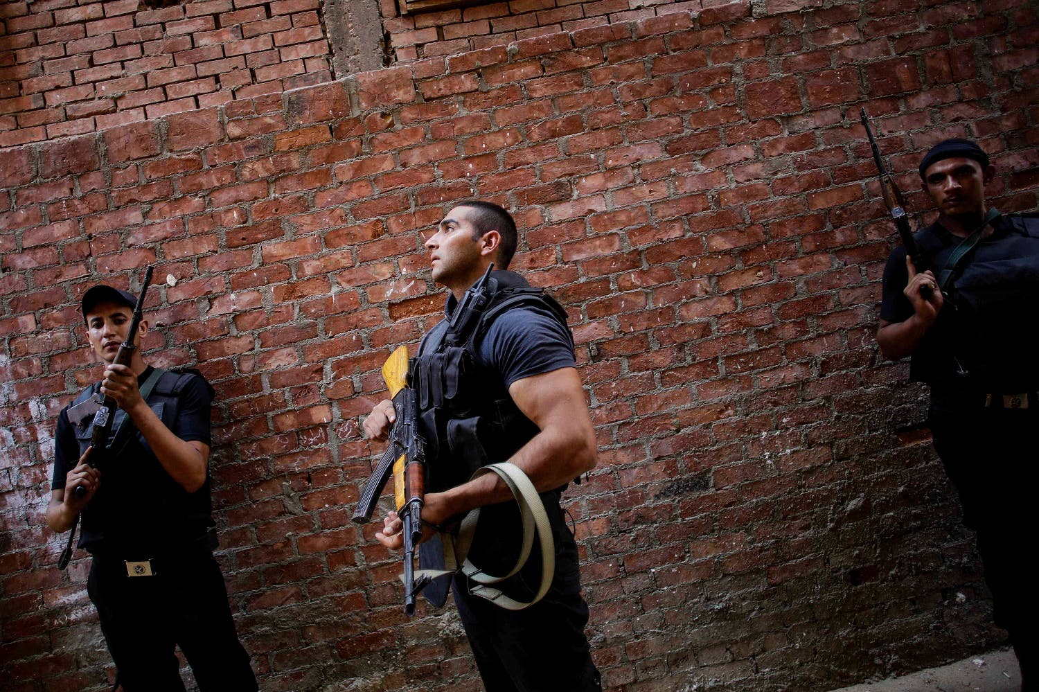 Egyptian security forces stand guard in Giza's Kerdasa district, south of Cairo, Egypt. (File photo: AP)