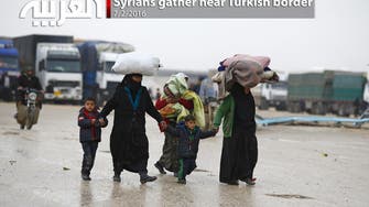 Syrians gather near border to Turkey 